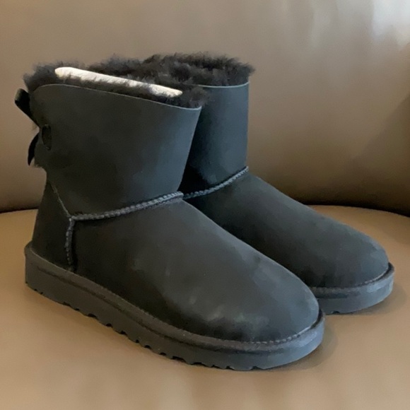 Ugg Woman’s Mini Bailey Bow II black - Picture 1 of 8